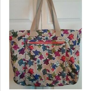 Vera Bradley Tote, Falling Flowers Neutral NWT.